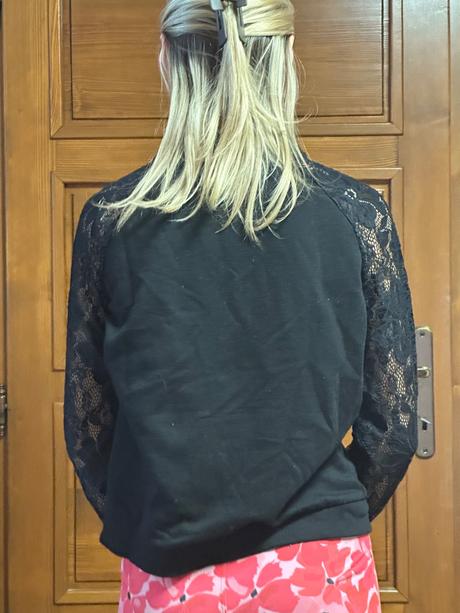 Čierna mikina na zips s čipkovanými rukávmi, sinsay,xs