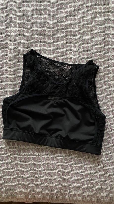 Čierna športová podprsenka s čipkou, xs