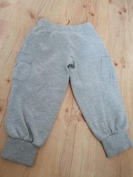 Sivé tepláky, bonprix,98