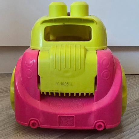 Autíčko mega bloks, 