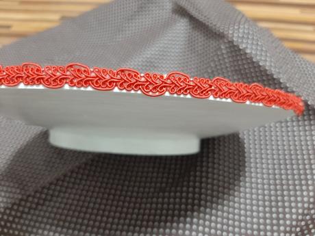 Drevený tanier s dekupage s čipkou., 