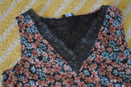 Kvetinkový top s čipkou, c&a,40 / l