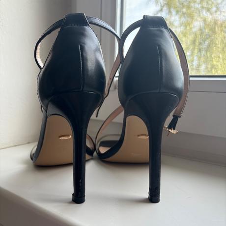 Čierne sandále, 37