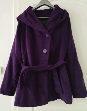 Fialový kabat, 40