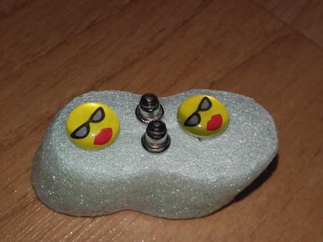 Náušnice emotikon slnečné okuliare,