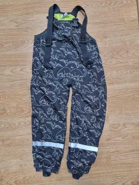 Nohavice do dažďa, 110