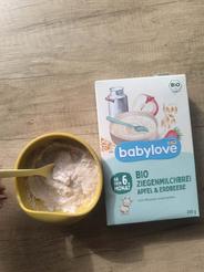 babylove Bio ovsená kaša s kozím mliekom jablko - jahody, 200 g