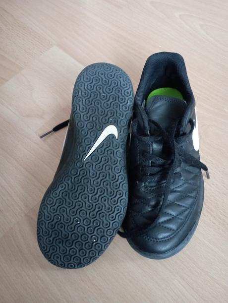 Halové tenisky, nike,33