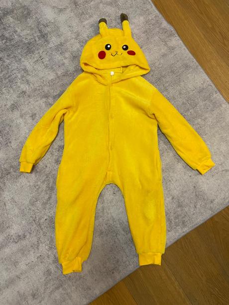 Kostým pokémon pikachu,