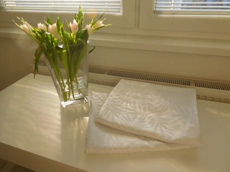 Závesy bielo perleťové vzorované, 