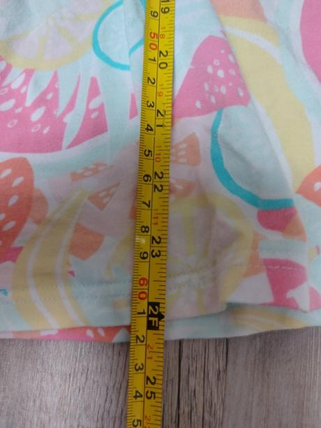 Šaty v pastelových farbách, 140