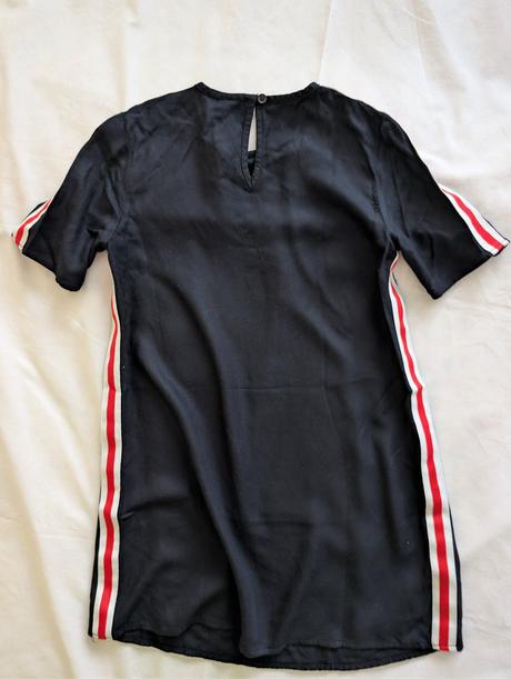 Tunika s bielo - červenými pásmi, c&a,134