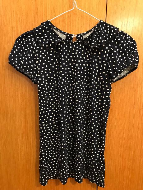 Tmavo modré bodkované tričko, 34