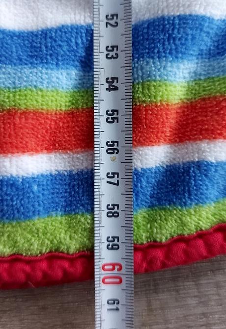 Pásikavé pončo, 104