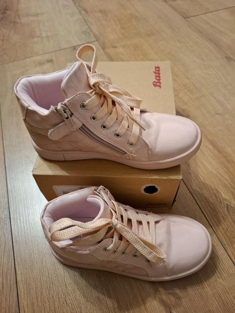 Predám členkové lakované topánky baťa veľ.32, baťa,32