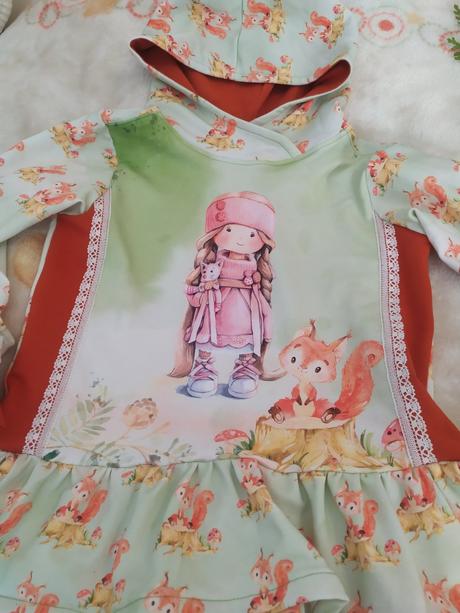 Mikina s dievčatkom a veveričkami, 104