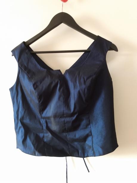 Spoločenské korzetové šaty, 42