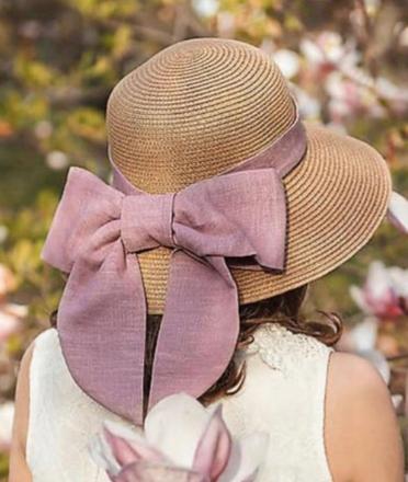 Slamený klobúk s mašľou, 