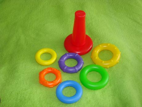 Prvá hračka - vkladačka,