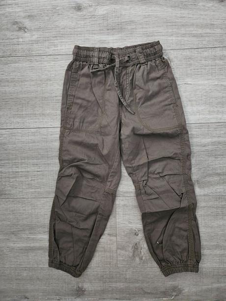 Prechodne nohavice, 104