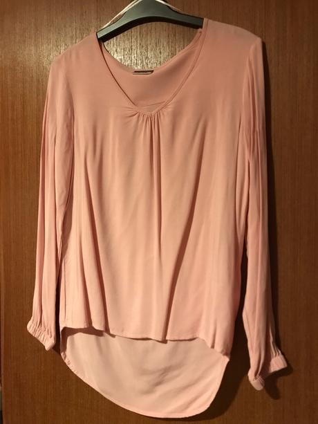 Príjemná ľahká blúzka, s