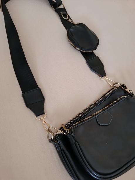 Čierna trojkabelka, 