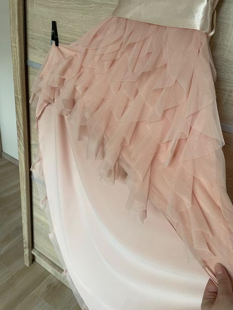 Prekrásne spoločenské šaty, l