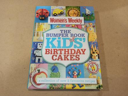 The bumper book of kids' birthday cakes, 