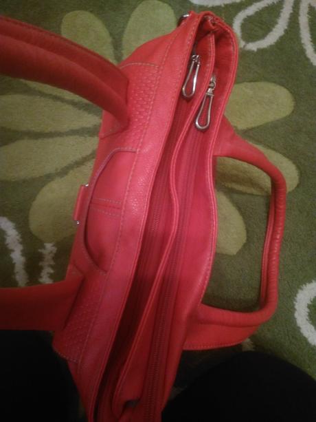 Červená kabelka, 