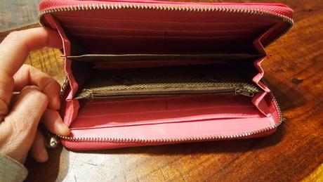 Ružobá peňaženka, 