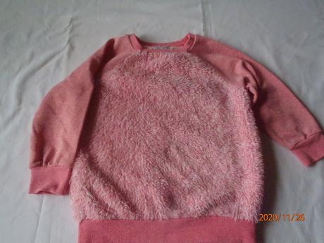Ružový pulover, 98