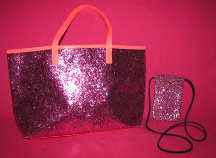 Dve trblietavé tašky, 