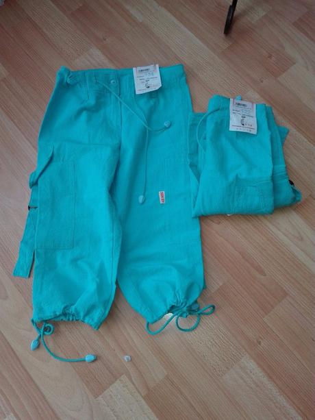 Tyrkysové nohavice, 122