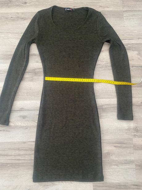 Tmavozelené šaty, s