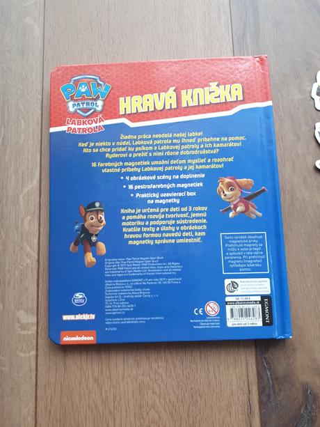 Kniha labková patrola s magnetkami,