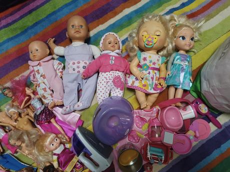 Balík bábik a príslušenstvo,