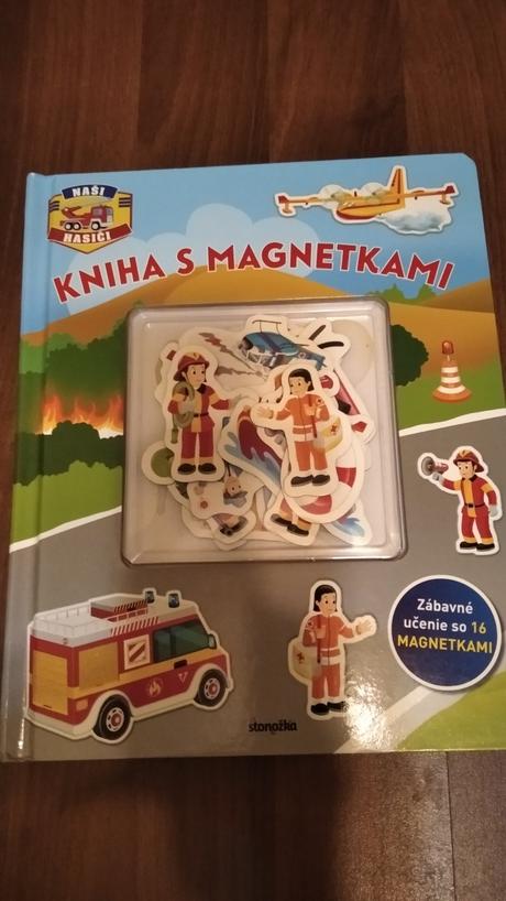 Kniha s magnetkami naši hasiči,