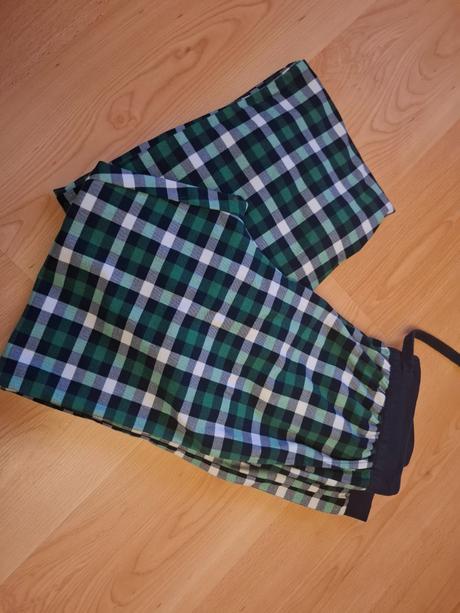 Pyžamové nohavice, 176