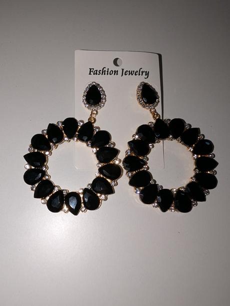 Veľmi veľké spoločenské náušnice,