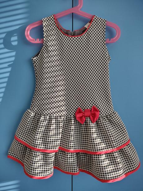 Šaty na oslavu, 104