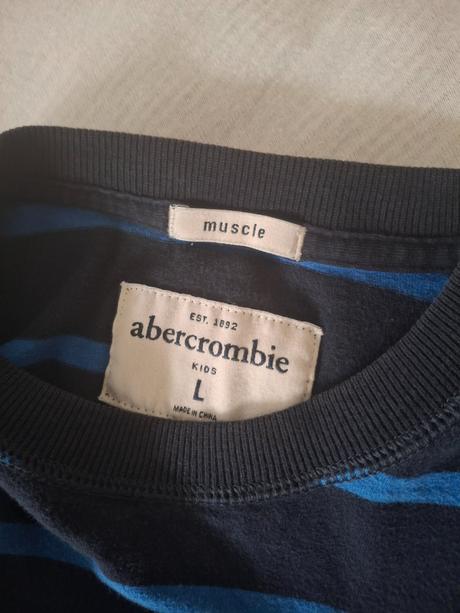 Bavlnené tričko tmavomodré s pásikmi, abercrombie&fitch,158