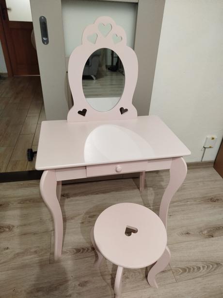 Detský kozmetický stolík, 