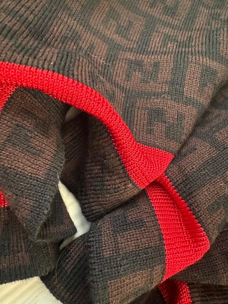 Fendi - kvalitný šál, 