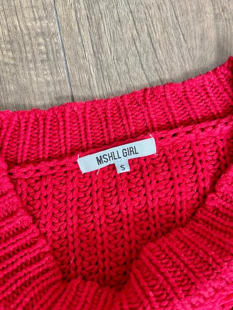 Dámsky červený pletený sveter kratší strih, s