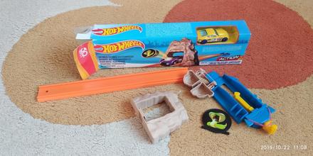 2ks malé hotwheels dráhy s autíčkom, 