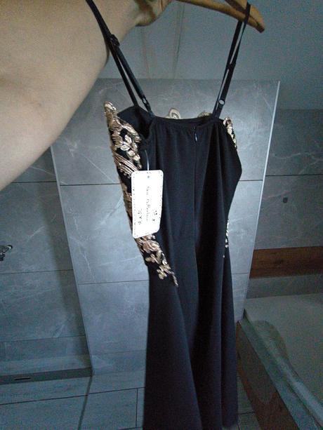 Krásne šaty s ornamentmi, 