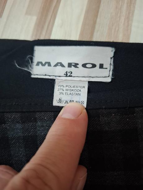 Kockovaná sukňa, l