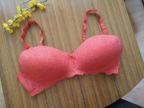 Dámska podprsenka s veľkými košíkmi, 85g