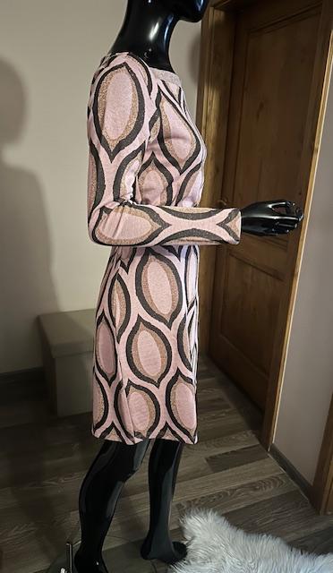 Kostým sukňový ružový so zlatou niťou zn. magenta, l / m