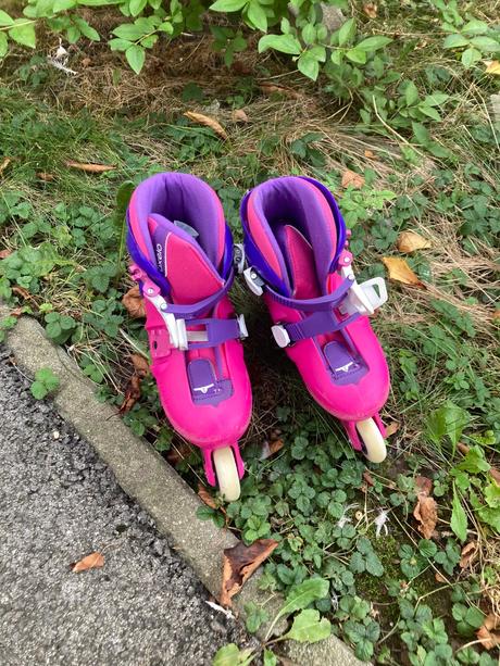 Dievčenské kolieskové ,polohovateľné korčule, 19